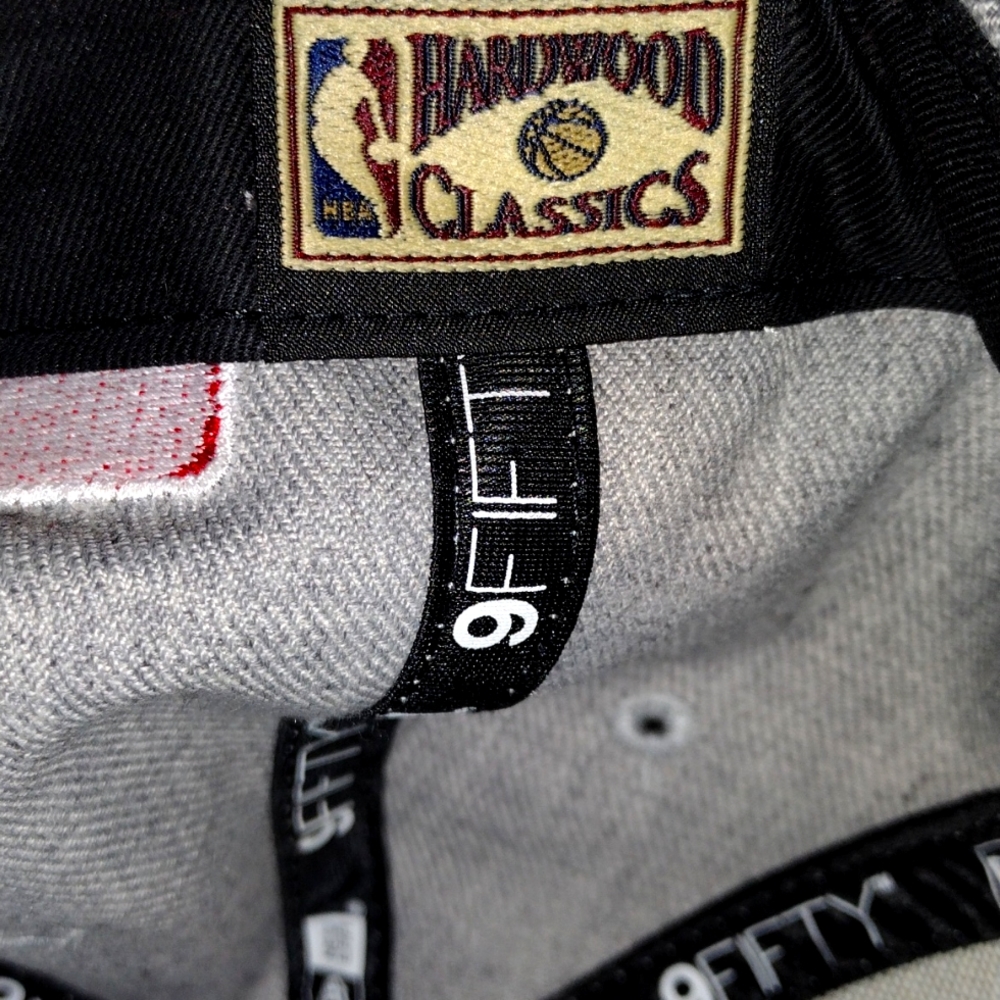 Charlotte Hornets NewEra 9Fifty SnapBack Hat Made by NBA Hardwood Classics M-L - Picture 9 of 12